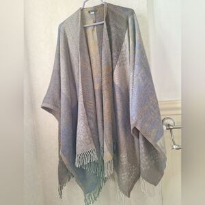 NWOT Sol poncho wrap, Alpaca, soft muted colors